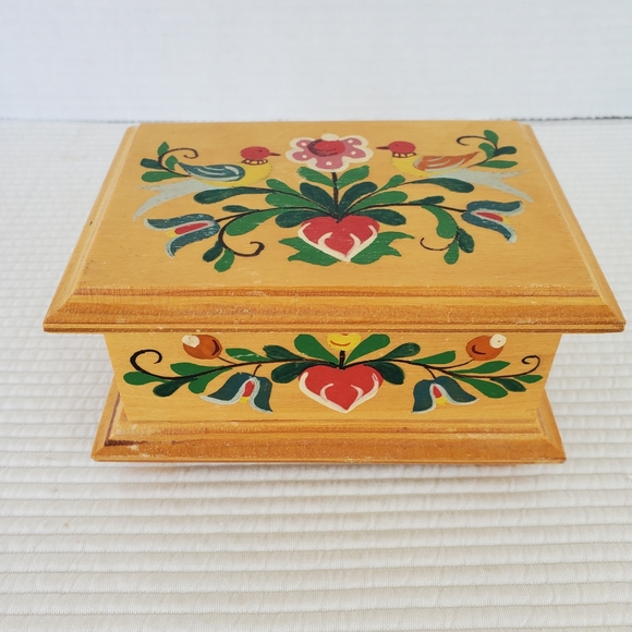 Chodovia Domazlice Czech Hand Painted Folk Wooden Trinket Box Jewelry Hinged Lid - Picture 2 of 7